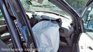 Montefiascone - Auto contro un albero