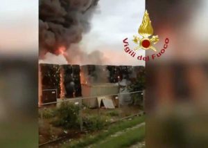 Gaglianico - Incendio in azienda di recupero plastica