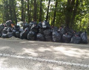 Soriano nel Cimino - Rifiuti sulla provinciale Colonnetta