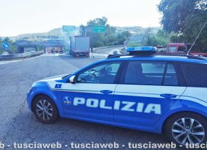 Orte - Camion in fiamme allo svincolo autostradale - La polizia