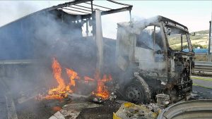 Orte - Camion in fiamme allo svincolo autostradale