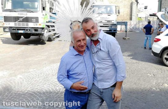 Vincenzo Fiorillo e Raffaele Ascenzi scherzano durante l'assemblaggio di Gloria