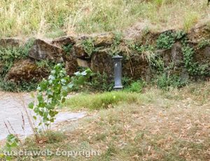 Viterbo - Degrado ai giardini della Grotticella