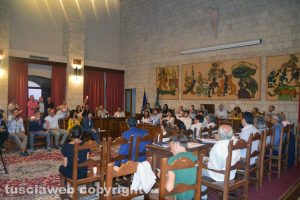 Tarquinia - La sala consiliare - La votazione della mozione contro il termovalorizzatore