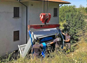 Gradoli - Camion finisce nella scarpata