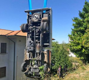 Gradoli - Camion finisce nella scarpata