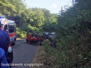 Capranica - Auto ribaltata a strada Longinotti