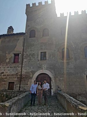 Bigiotti, Tolomei e Profili di fronte al castello di Civitella Cesi