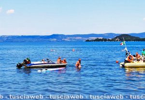 Capodimonte - Gommone in difficoltà nel lago di Bolsena