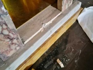 I danni alla chiesa di Vignanello dopo la profanazione
