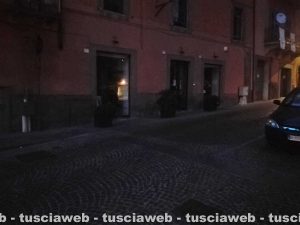 Viterbo - Lite in via Cairoli - I negozianti protestano spegnendo le luci