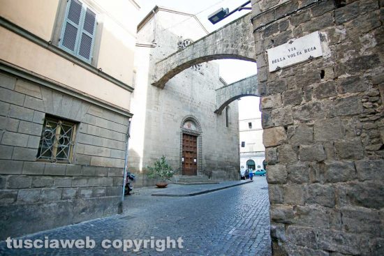 Viterbo - La chiesa di San Giovanni in zoccoli