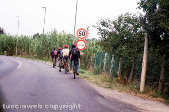 Viterbo - Lavoratori in bicicletta a Castel d'Asso