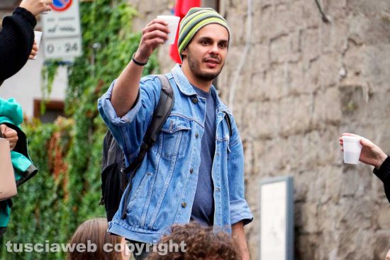 Viterbo - Il brindisi degli studenti americani