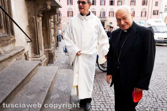 Viterbo - Don Flavio e il vescovo Lino Fumagalli