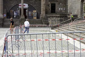 Viterbo - La delimitazioni per il passaggio sotto al duomo
