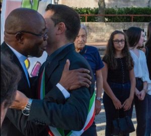 Corchiano - Don Ilario con il sindaco Paolo Parretti 