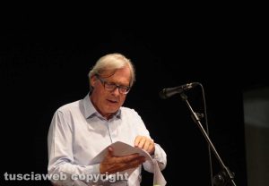 Viterbo - Vittorio Sgarbi racconta Leonardo da Vinci al teatro Caffeina
