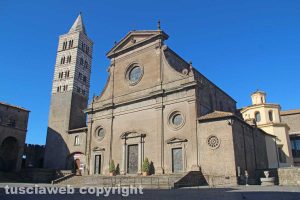 Viterbo - La delimitazioni per il passaggio sotto al duomo