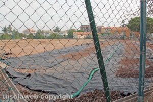 Sport - Calcio - I lavori al Pilastro - L'installazione del sottofondo