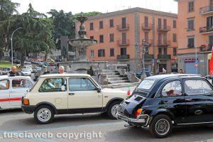 Viterbo - Raduno di auto e moto d'epoca a piazza della Rocca