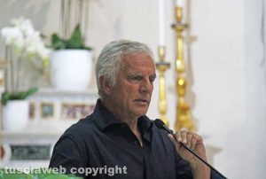 Viterbo - Massimo Mecarini al funerale di Massimo Taratufolo