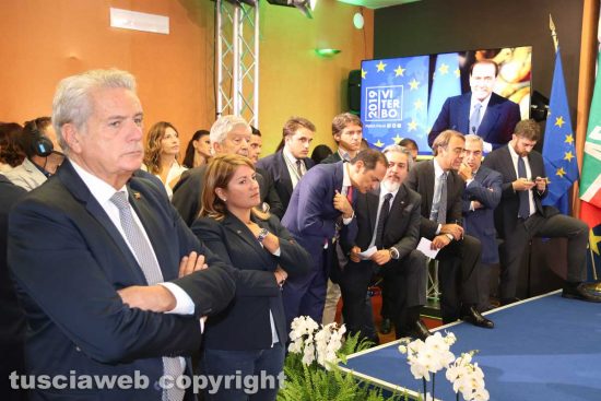Viterbo - La telefonata di Berlusconi alla convention Forza Italia