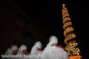 Minimacchina di santa Rosa - Spirale di fede sfila per le vie del Pilastro