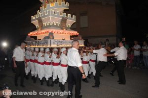 Minimacchina di santa Rosa - Spirale di fede sfila per le vie del Pilastro