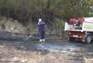 Roccaivecce - Campi in fiamme, il fuoco lambisce due serbatoi di gas e una casa