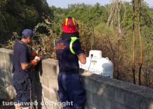 Roccaivecce - Campi in fiamme, il fuoco lambisce due serbatoi di gas e una casa