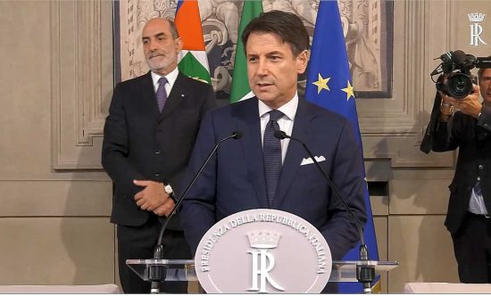 Roma - Giuseppe Conte legge la lista dei ministri del suo secondo governo