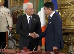 Giuseppe Conte giura di fronte al presidente Mattarella