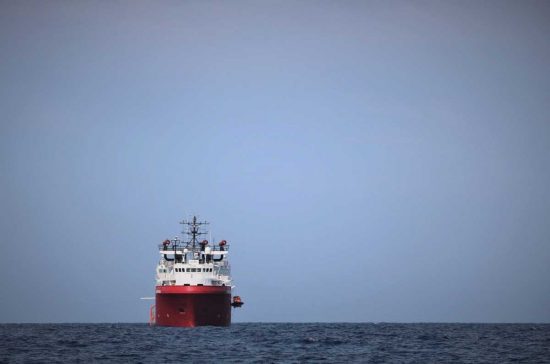 Una nave con i migranti a bordo