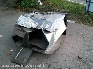Montefiascone - Auto contro stufa, un ferito