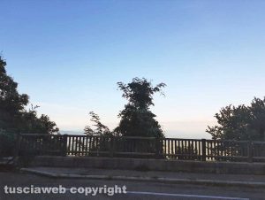 Viterbo - Monte Cimino - La visuale del belvedere impedita da alberi