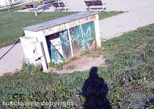 Viterbo - Il parco della solidarietà a Santa Barbara - I contatori dell'elettricità aperti