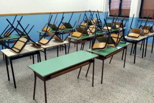 Grotte Santo Stefano - La scuola ritinteggiata con i fondi del mercatino