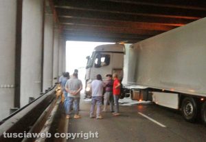 Il camion uscito di strada