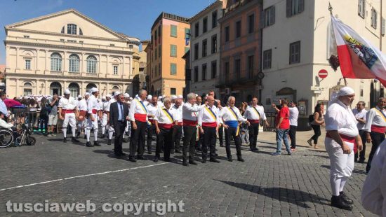 Viterbo - Santa Rosa - I facchini iniziano il giro delle sette chiese
