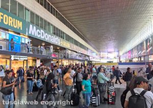 Roma Termini - Passeggeri in attesa