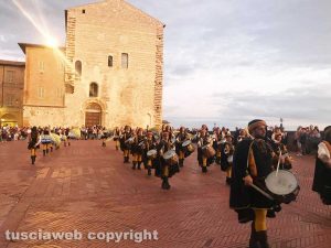 Le sbandieratrici e gli sbandieratori Città di Viterbo a Gubbio