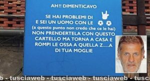 Il cartello offensivo affisso a Bagnaia - Nel riquadro l'assessore Claudio Ubertini