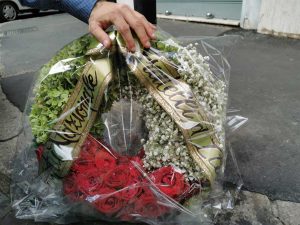 Roma - I fiori deposti da Gioventù nazionale sulla tomba di Cerciello Rega