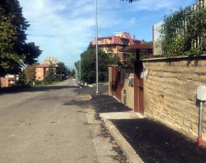 Il marciapiede alla Mazzetta