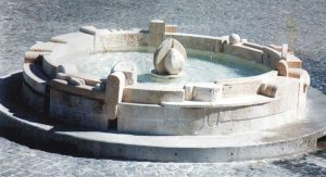 La fontana “Girotondo delle piccole cose” all'inaugurazione