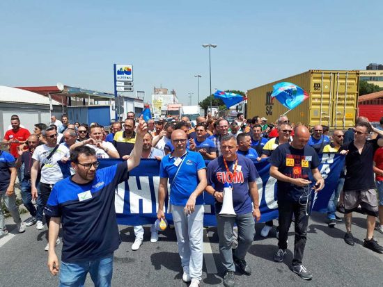 Napoli - La protesta dei lavoratori Whirlpool