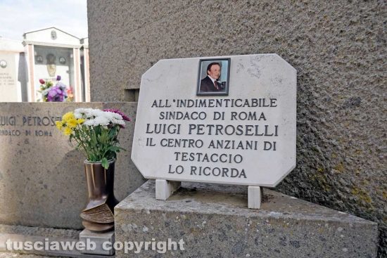 Viterbo - La tomba di Luigi Petroselli