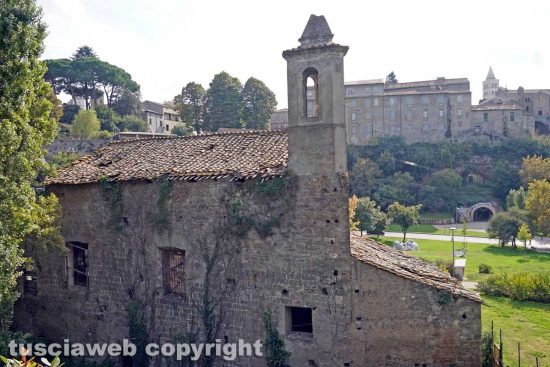 Viterbo - La chiesa e il campanile di Valle Faul