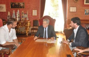 Viterbo - Il sindaco Arena consegna l'attestato di merito sportivo ad Alessandro Vaglio